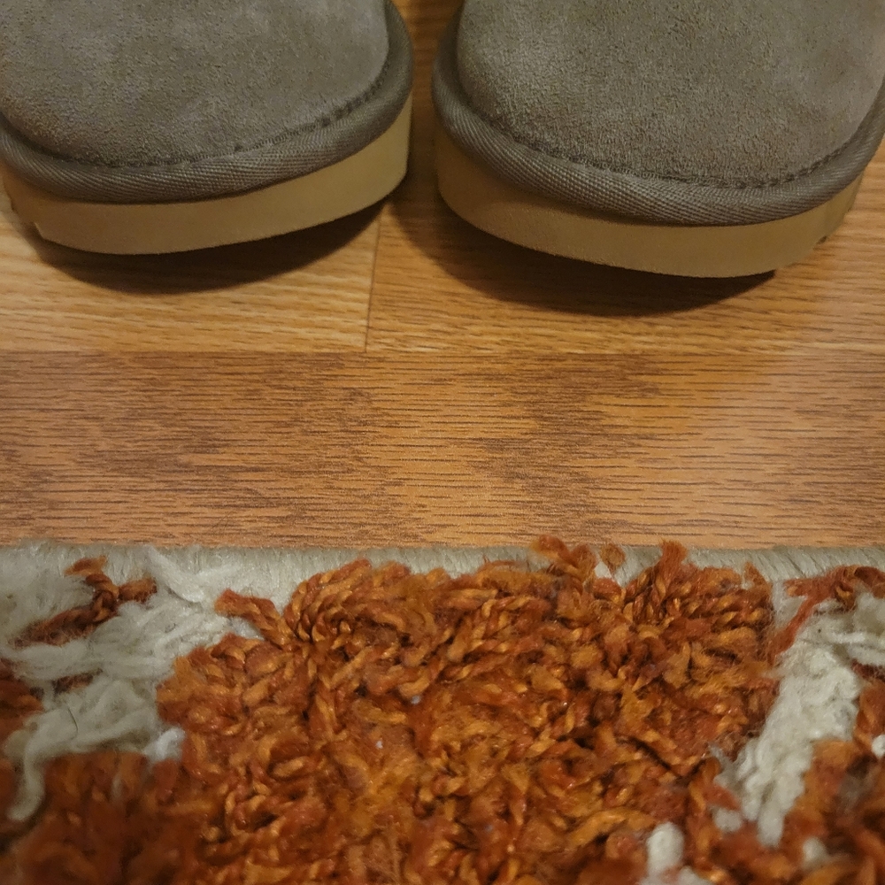 UGG - Picture 4 of 4